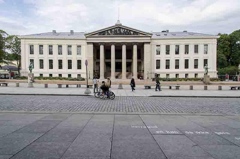 101 - Noruega - Oslo - Universidad